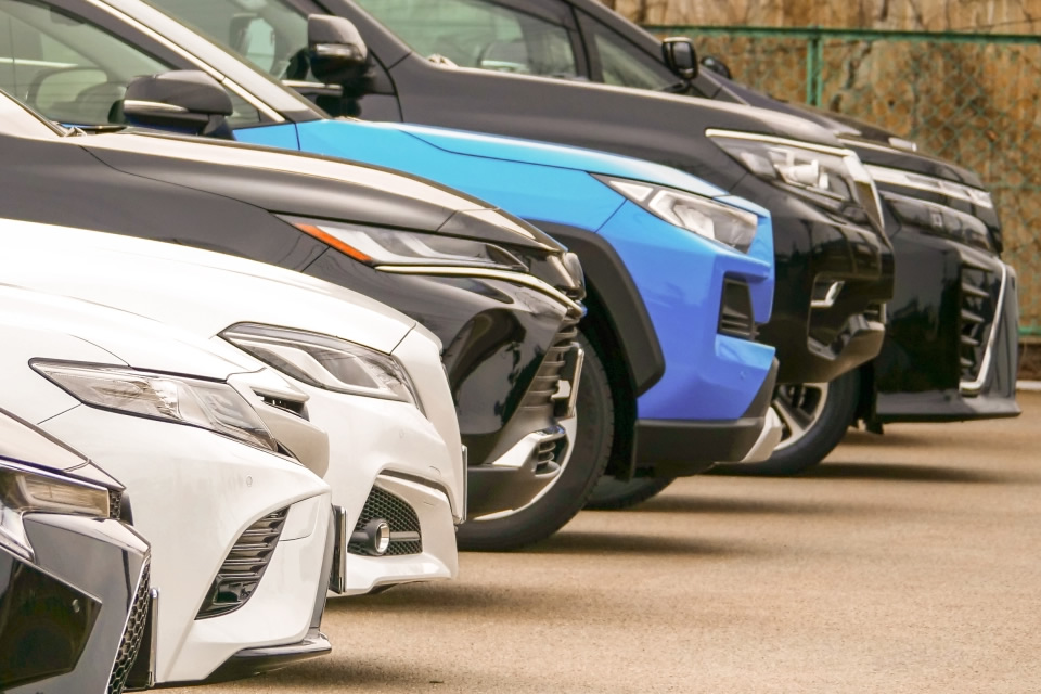新車及び中古の自家用自動車、商用自動車、自動二輪車、自転車及びその部品、装飾品の輸出入及び販売